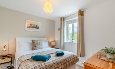 3 Bed in Tenby 1