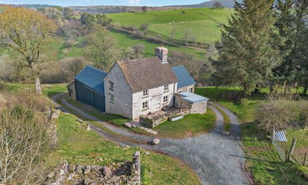 3 Bed in Brecon 2
