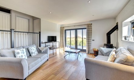 2 Bed in Shingle Street, Woodbridge 1