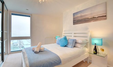 2 Bed in Brighton Marina Village 1
