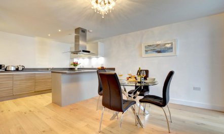 2 Bed in Brighton Marina Village 8
