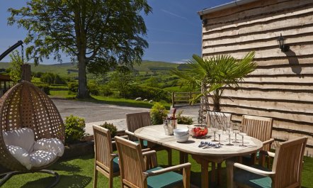 4 Bed in Brecon 2