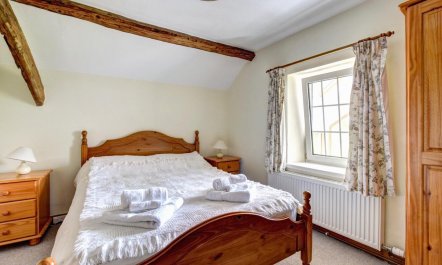 3 Bed in Ffarmers 8