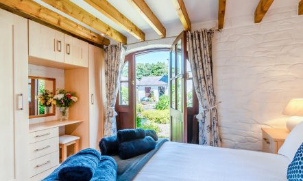 2 Bed in Haverfordwest 1