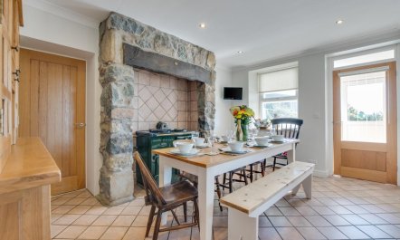 4 Bed in Pwllheli 2
