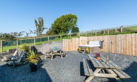 4 Bed in Pwllheli 2