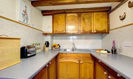 2 Bed in Thwaite 7