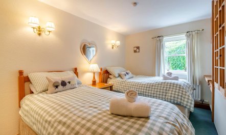 2 Bed in Thwaite 6