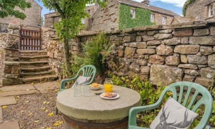 2 Bed in Thwaite 8