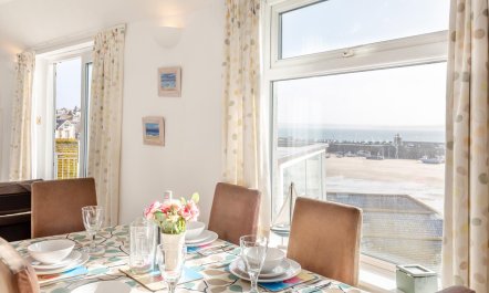 2 Bed in St Ives 4