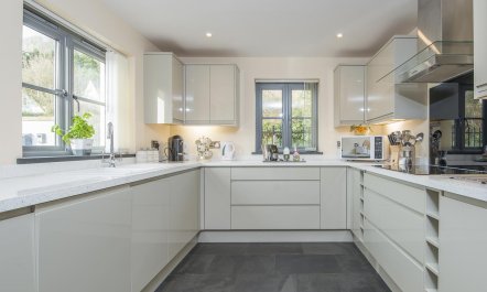 2 Bed in Aberystwyth 6