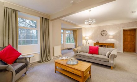 5 Bed in Staveley 2