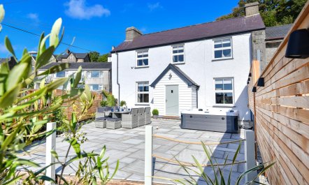 5 Bed in Pwllheli