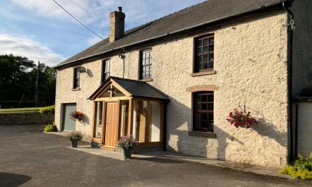 4 Bed in Newchurch 6