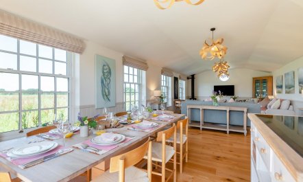 4 Bed in Partridge Green 7