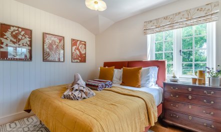4 Bed in Partridge Green 2
