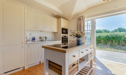 4 Bed in Partridge Green 9