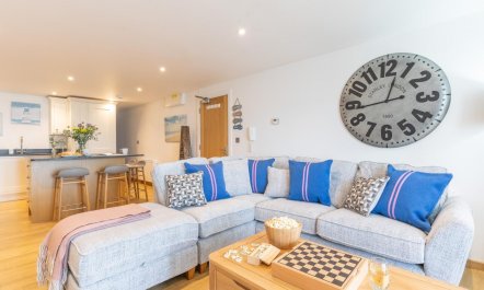 2 Bed in Port Isaac 8
