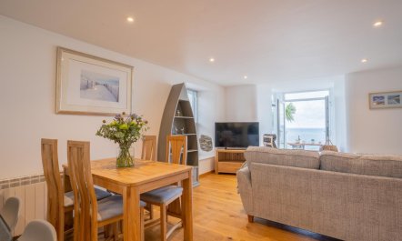 2 Bed in Port Isaac 9