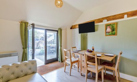 2 Bed in Hastingleigh 1