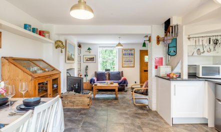 2 Bed in Eype 7