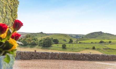 1 Bed in Earl Sterndale 1