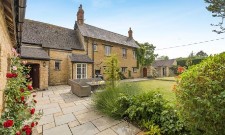 5 Bed in Long Compton 1