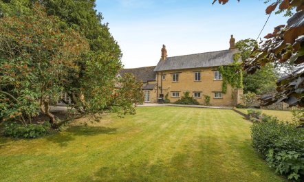 5 Bed in Long Compton 1
