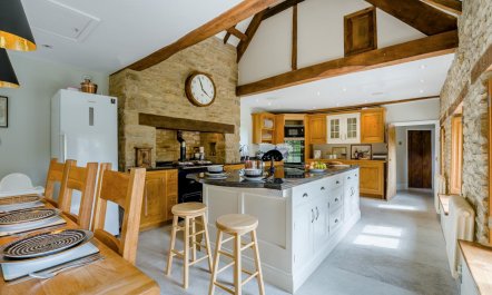 5 Bed in Long Compton 2