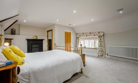 5 Bed in Long Compton 8
