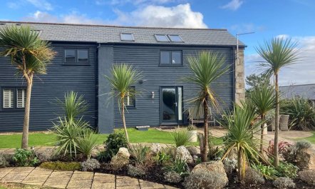 3 Bed in Mawgan Porth