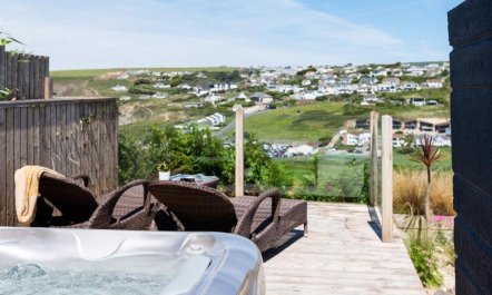 2 Bed in Mawgan Porth 1