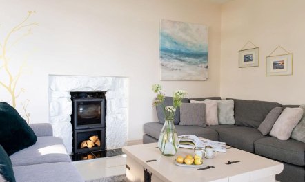 4 Bed in Mousehole 9
