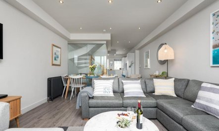 4 Bed in Porth 8