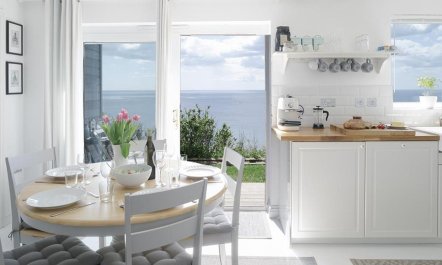 2 Bed in Whitsand Bay 8