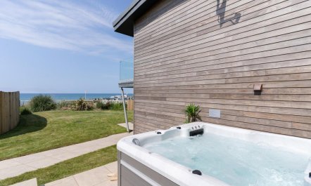 4 Bed in Widemouth Bay 1