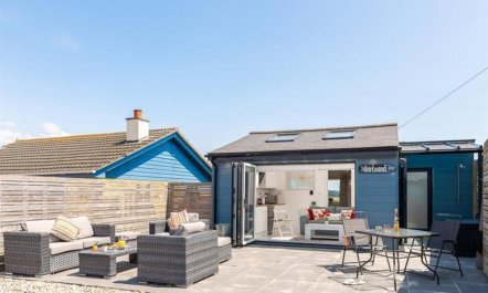 1 Bed in Whitsand Bay 3