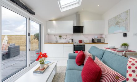 1 Bed in Whitsand Bay 7