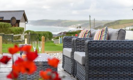1 Bed in Whitsand Bay 8
