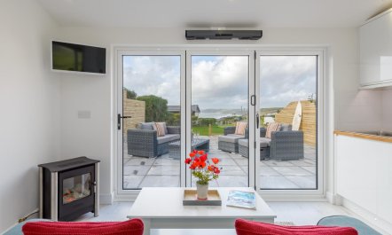1 Bed in Whitsand Bay 4