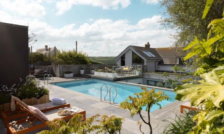6 Bed in Mawgan Porth 1