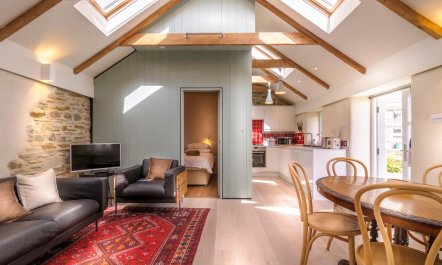 2 Bed in Mawgan Porth 1