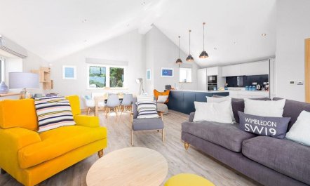 2 Bed in Mawgan Porth 1