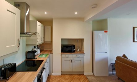 1 Bed in Totland Bay 2