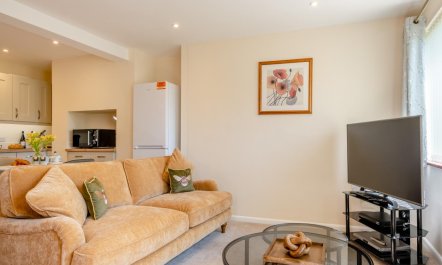 1 Bed in Totland Bay 5