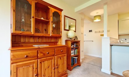 1 Bed in Totland Bay 9