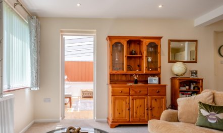 1 Bed in Totland Bay 6