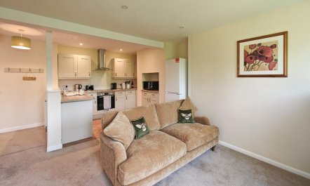 1 Bed in Totland Bay 6