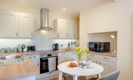 1 Bed in Totland Bay 7