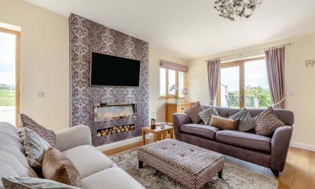 3 Bed in Dalwood 1
